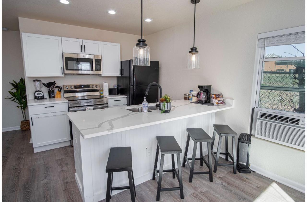 Adorable 2Br Guesthouse Close To Riverwalk And Dt San Antonio Room photo
