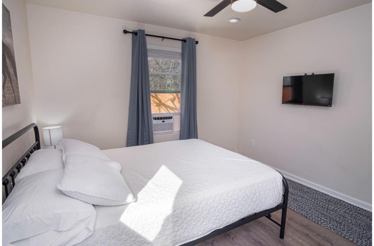 Adorable 2Br Guesthouse Close To Riverwalk And Dt San Antonio Room photo