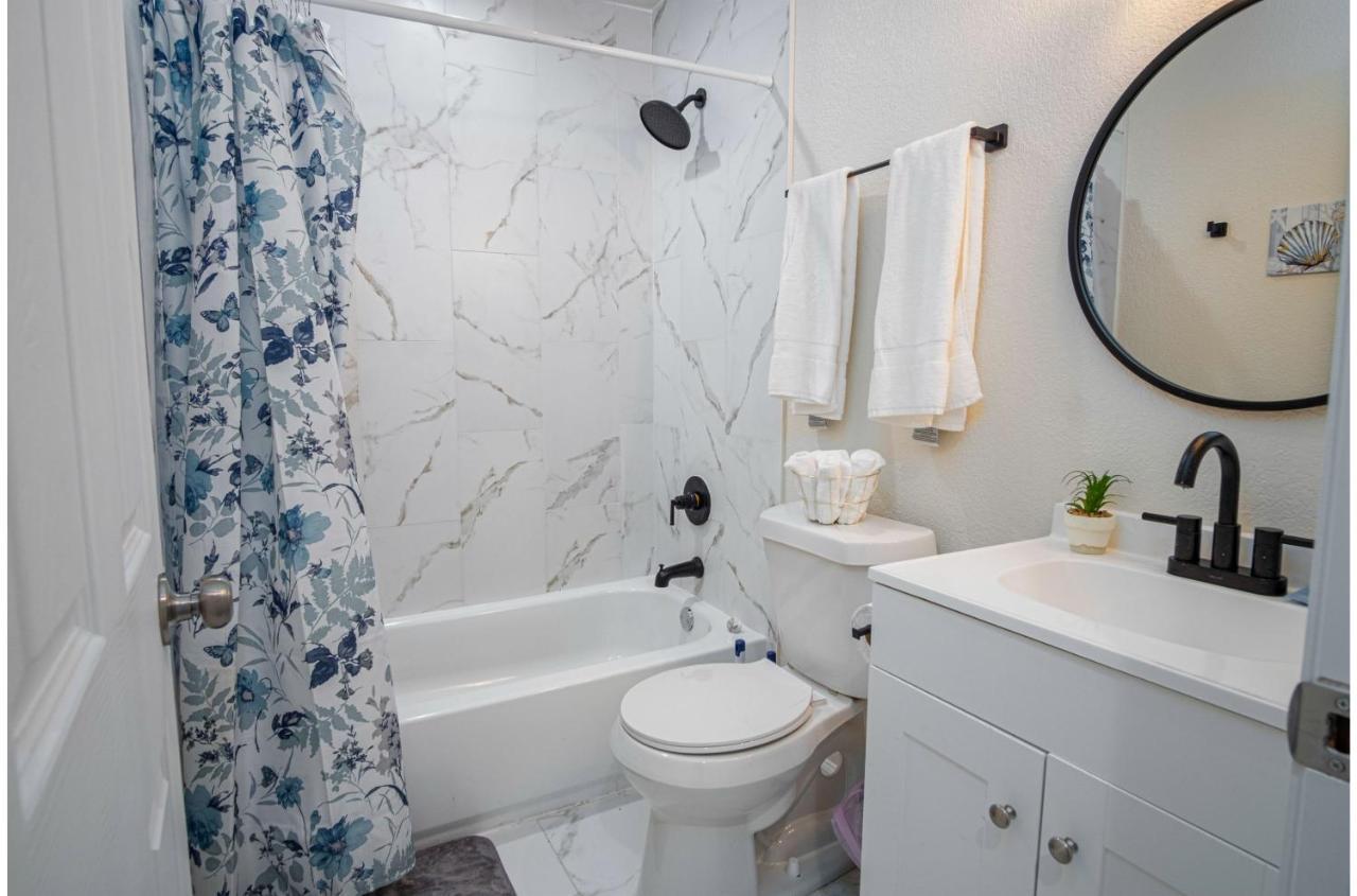 Adorable 2Br Guesthouse Close To Riverwalk And Dt San Antonio Room photo